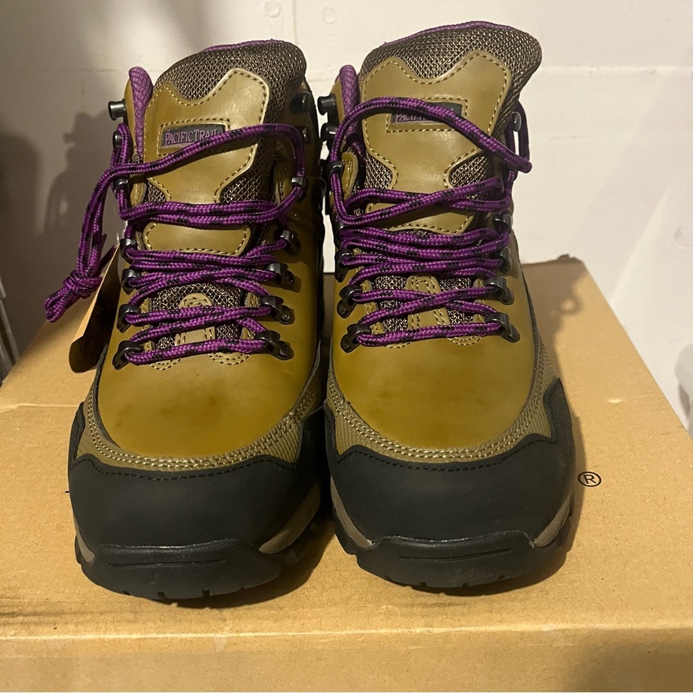 Pacific Trail Diller Hiking Boots Women's Size 8 Purple/Tan/Black Suede NWT.